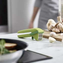 Joseph Joseph Duo 20220-JJ Green Garlic Press "O"